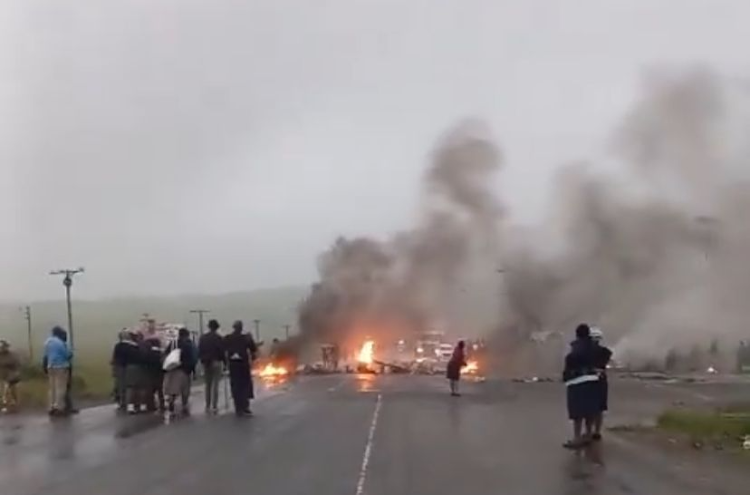 Mpophomeni residents in Howick blocked the R617 as they protested against electricity issues.