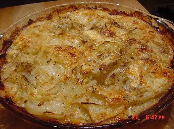 BONNIE'S POTATO AND ONION PIE_image