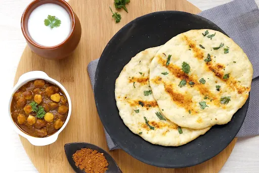 Amritsari Aloo Kulcha Thali