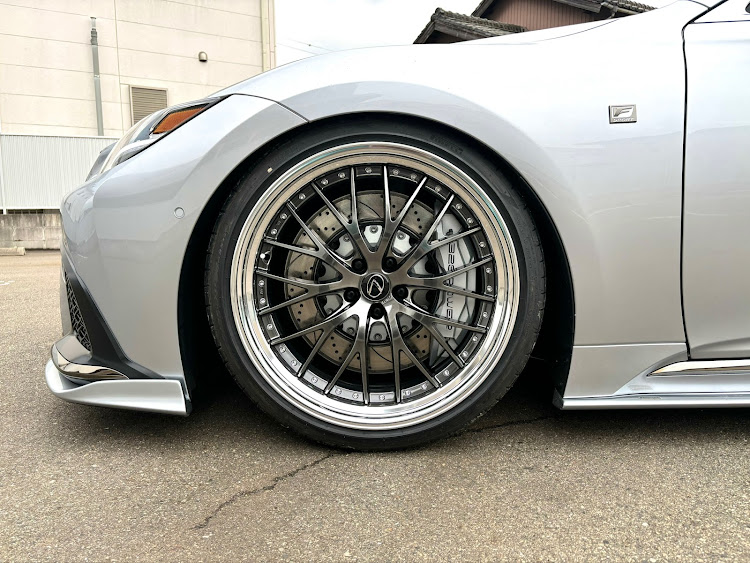 LSのLS500h・まだまだ寒い・ブレーキキャリパーが見たいに関するカスタム事例の投稿画像3枚目