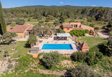 Seaside house with pool and garden 2