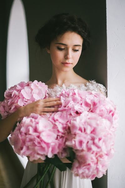 Fotógrafo de casamento Olya Kobruseva (leeloothefirst). Foto de 19 de abril 2016