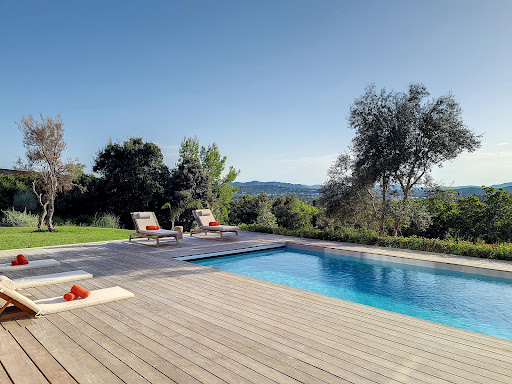 Luxury seasonal rental property in Porto-Vecchio (20137) - Pool with sun loungers and wooden deck