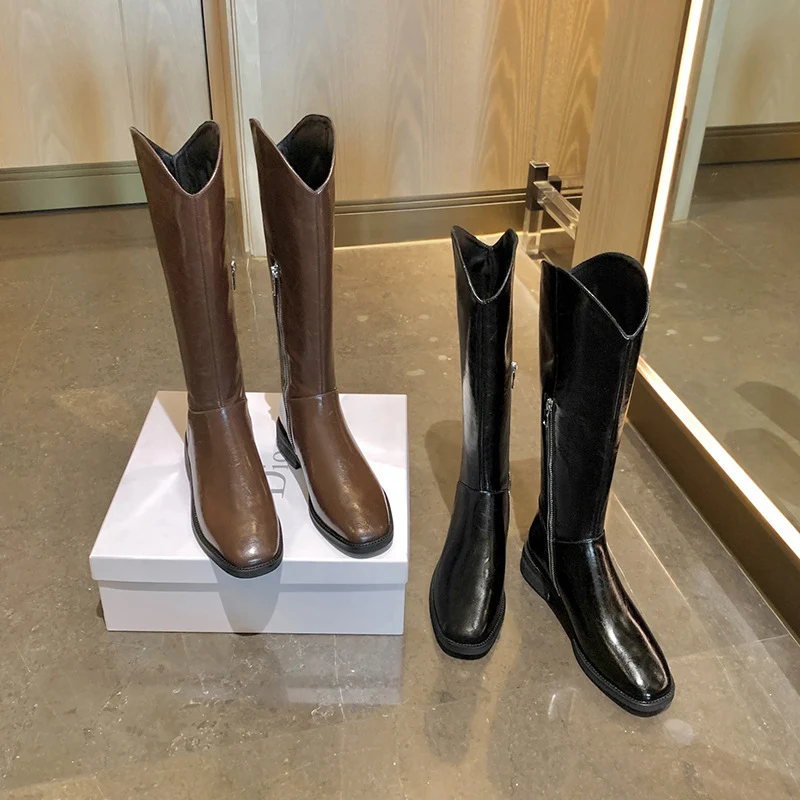 Botas casuales planas retro de caballero con caña alta, estilo vintage para hombre, ideales para uso diario y lucir un look moderno.
