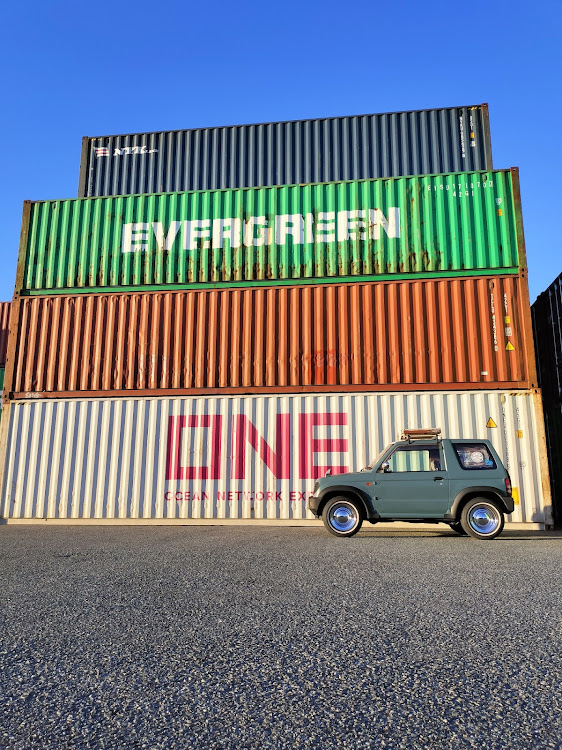 パジェロミニのパジェロミニのある生活・夏の想い出・カラフルコンテナ・太刀浦コンテナターミナル・福岡散歩に関するカスタム事例の投稿画像1枚目