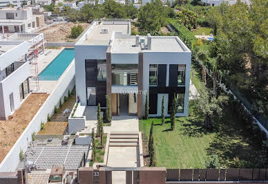 House with pool and terrace 2