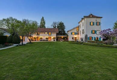 Corps de ferme avec jardin et piscine 4