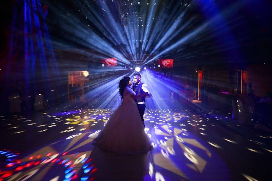 Fotógrafo de casamento Adrian Rusu (adrianrusu). Foto de 6 de dezembro 2019