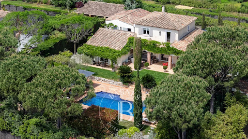 Maison avec piscine et terrasse 1