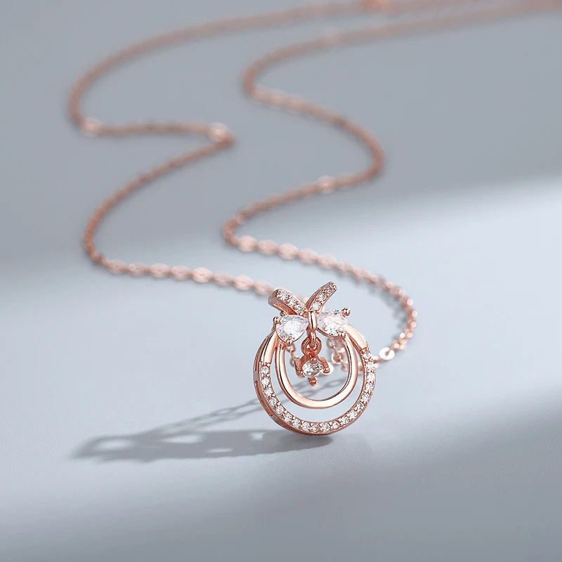 Chaîne de clavicule avec pendentif simple pour femme Collier féminin élégant et discret Accessoire idéal pour sublimer le cou et compléter toutes les tenues.