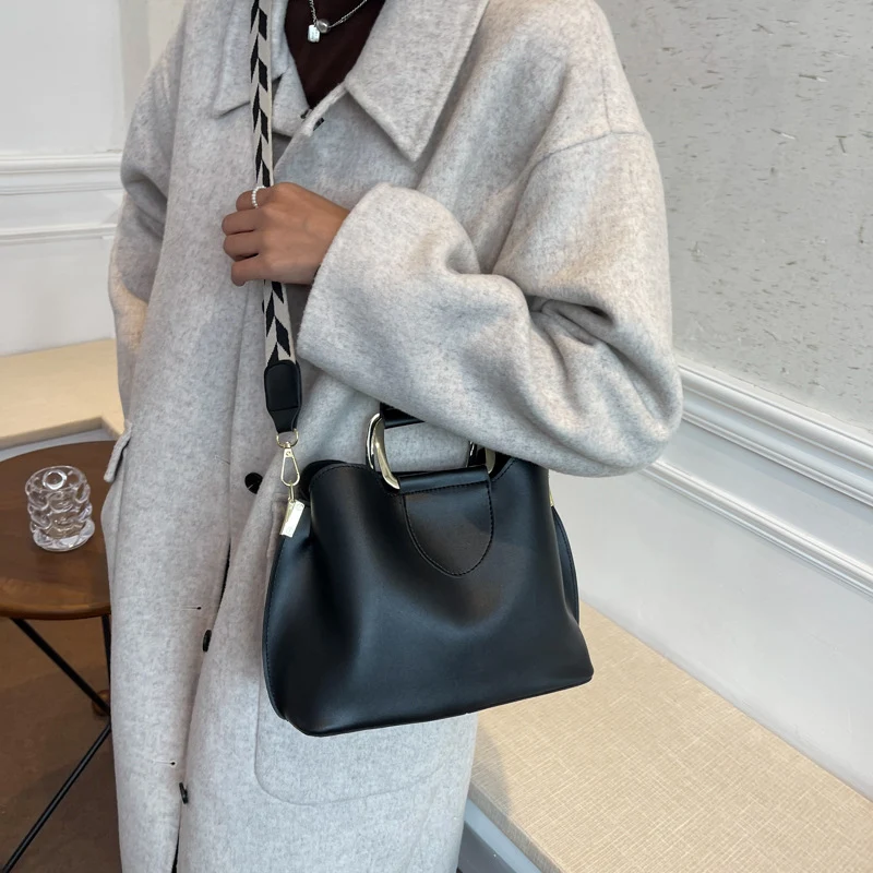 Sac à main femme Fashion Tout-aller Style Ins Messenger. Le compagnon idéal pour toutes les occasions. Élégant, pratique et indispensable.