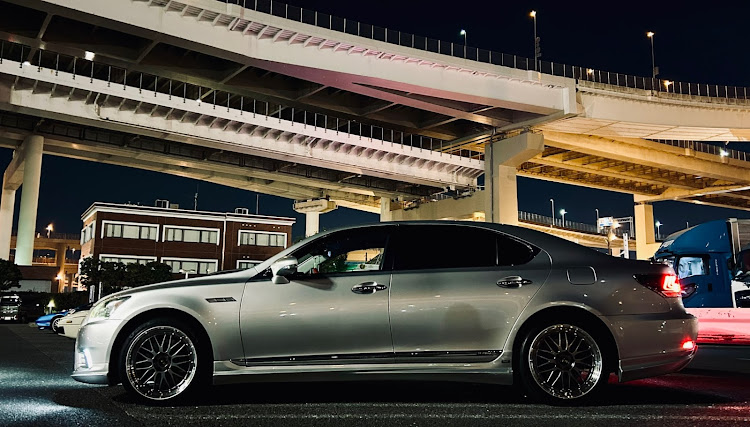 LSのBBS LM・首都高ドライブ・大黒PA・ソニックシルバー。一択。・史上最高な我が相棒✨✨✨に関するカスタム事例の投稿画像1枚目