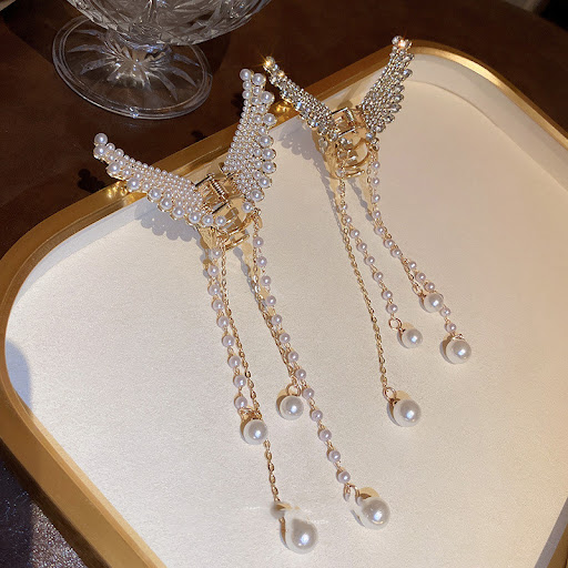 Title 1, Sensual Chain Fringed Shark Clip Fashionable Te...