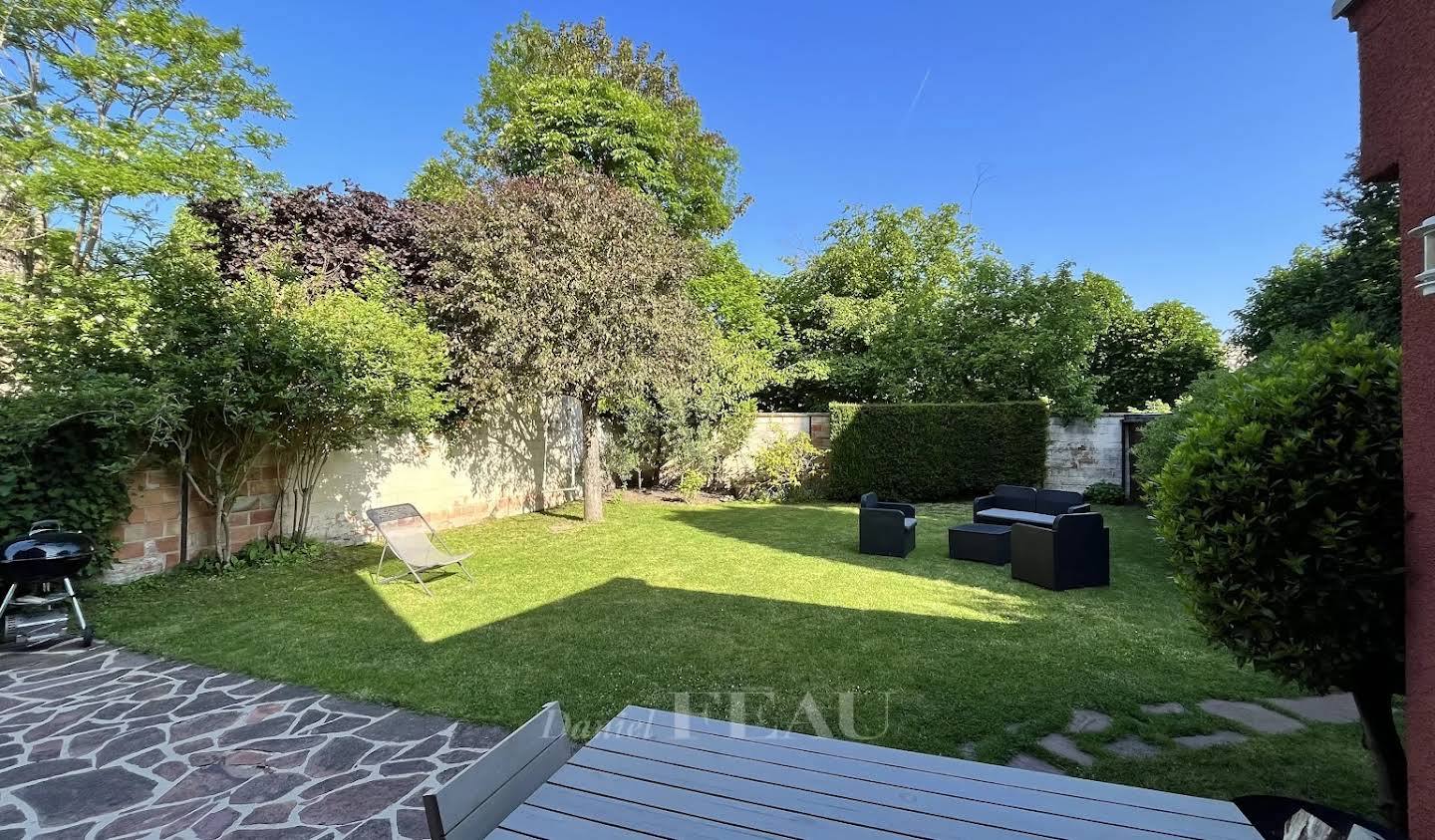 House with garden and terrace Le chesnay