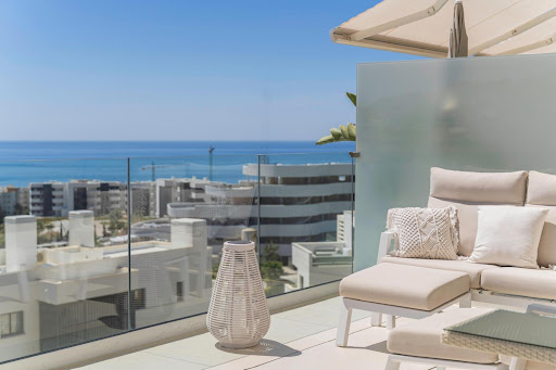 Contemporary apartment with terrace and pool 4