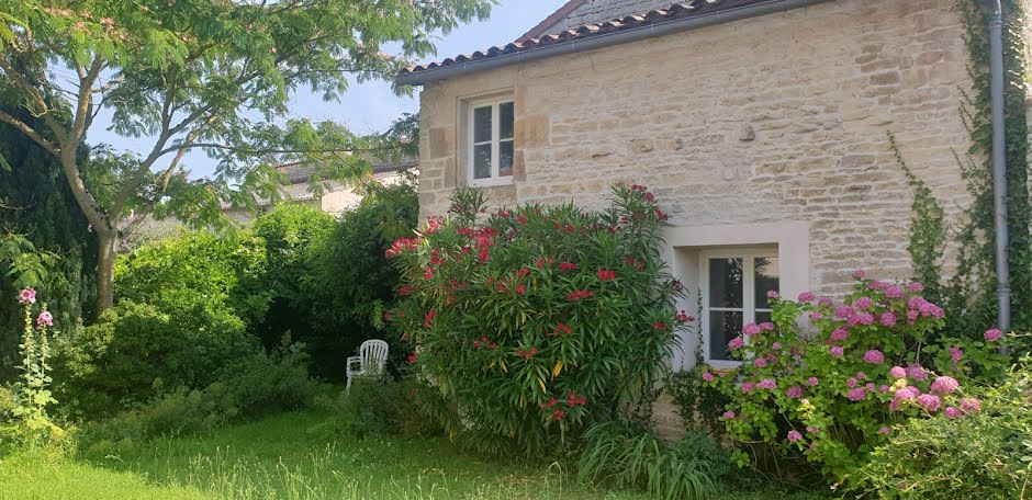 Vente maison 5 pièces 198 m² à La Rochénard (79270), 252 000 €