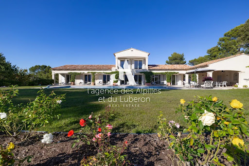 Villa with pool and terrace 2