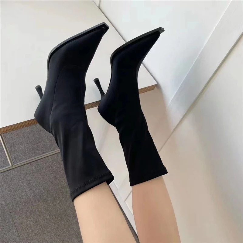 Dames korte laarzen met puntneus en fruitkleur, stiletto hoge hakken, stijlvol en comfortabel voor een elegante uitstraling.