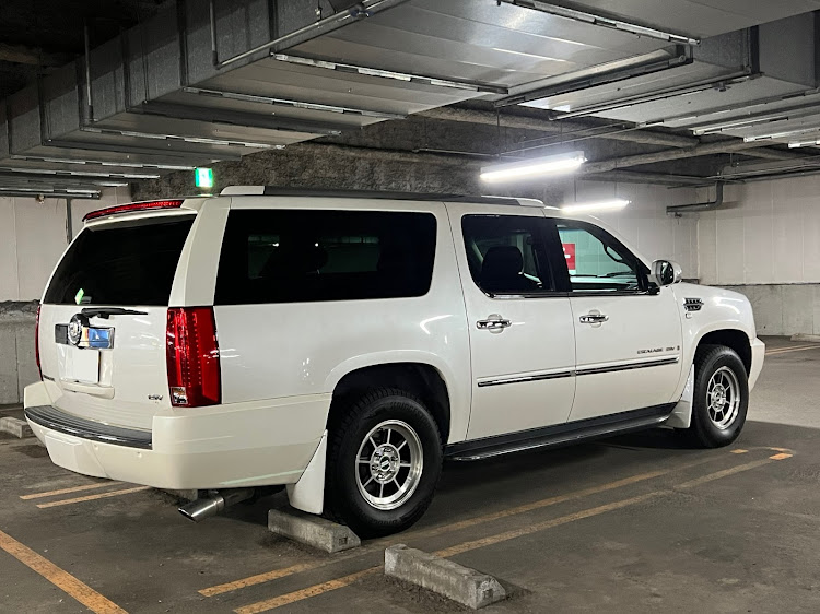 エスカレードの4月もよろしくお願い致します🌸・洗車・エスカレードESVに関するカスタム事例の投稿画像3枚目