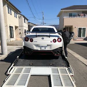 NISSAN GT-R