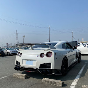 NISSAN GT-R