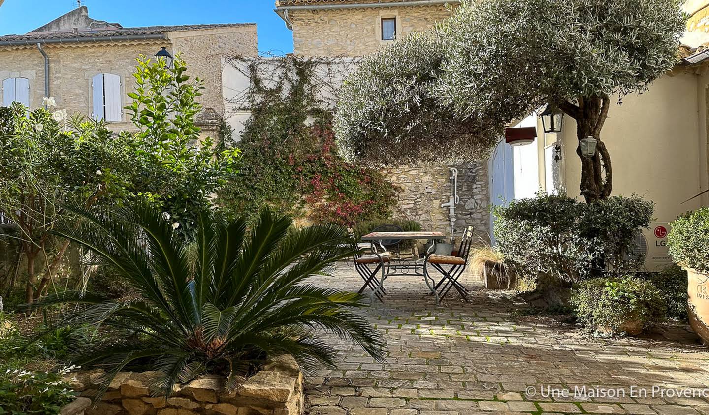 House with garden and terrace Lirac