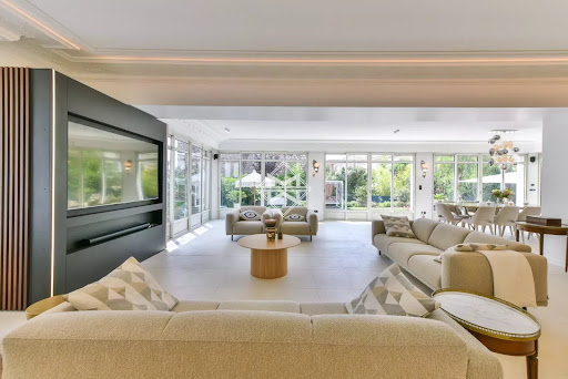 House with pool 4