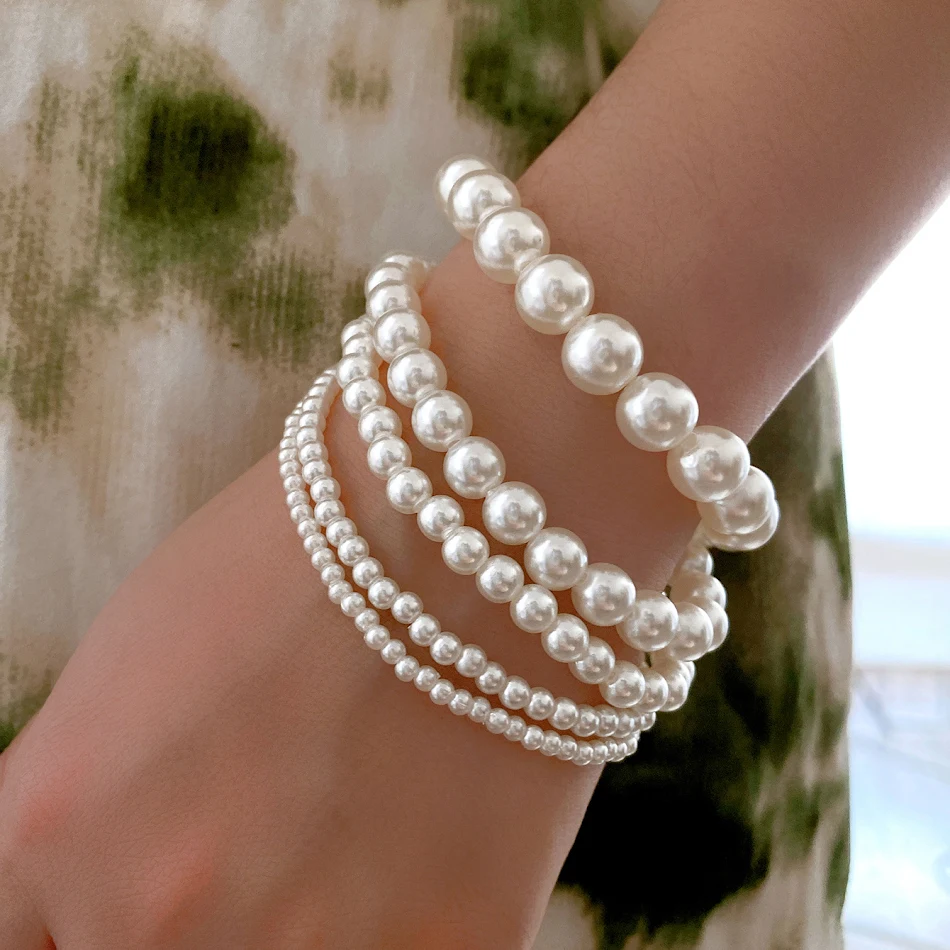 Bracelet vintage perles baroques à texture avancée, un bijou pour femmes, design élégant et intemporel, pour un style sophistiqué.