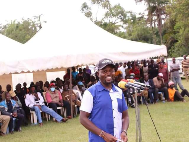 DAP-K Governor candidate George Natembeya in a meeting with members of Abagusii community.