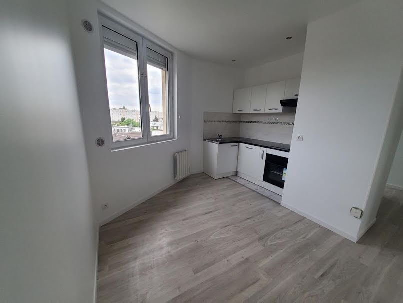 Location  appartement 2 pièces 28 m² à Livry-Gargan (93190), 792 €