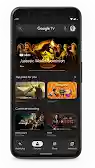 Un teléfono celular muestra la app de Google TV en la pantalla.