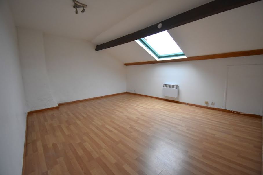 Location  appartement 1 pièce 33 m² à Calais (62100), 356 €