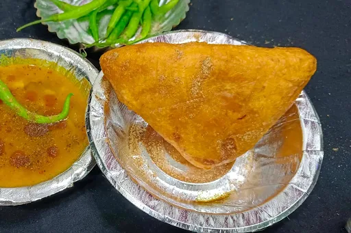 Bread Pakoda With Aloo Tamatar Sabji