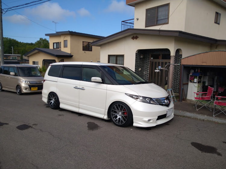 エリシオンのガラスコーティング・洗車・エアコンフィルター・Bluetooth接続・６月もよろしくお願いしますに関するカスタム事例の投稿画像2枚目