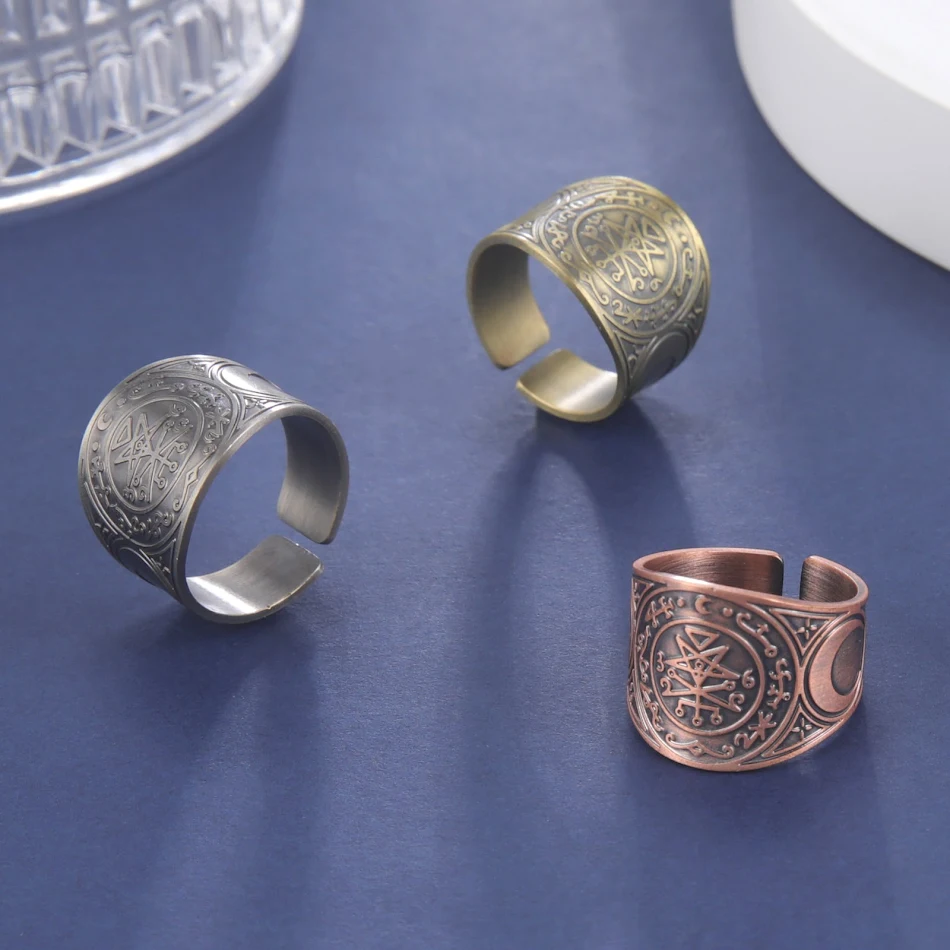 Bijoux rétro tendance personnalisés. Anneaux de lune en cuivre des deux côtés pour un look unique et stylé. Cadeau idéal.