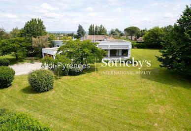 House with garden and terrace 2