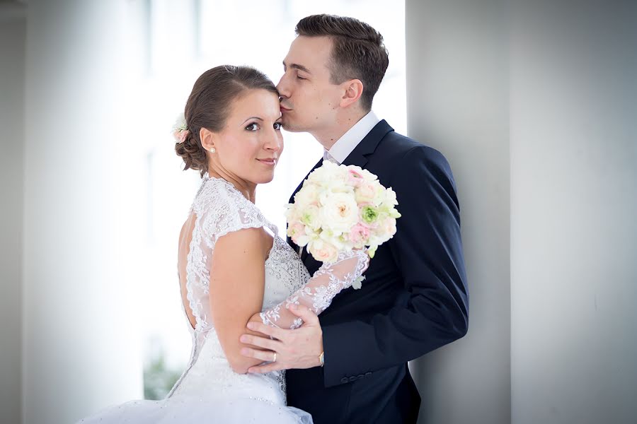 Fotógrafo de casamento János Bosnyák (bosnyakjanos). Foto de 3 de março 2019