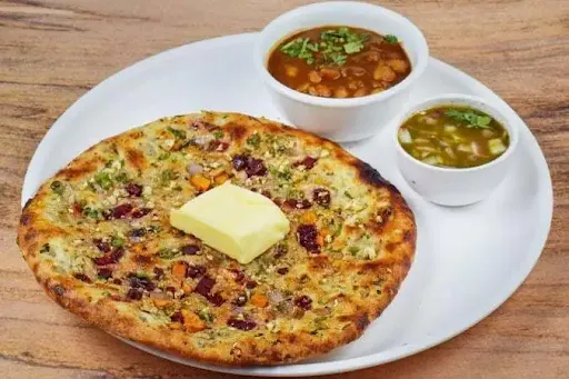 Onion Kulcha With Chole