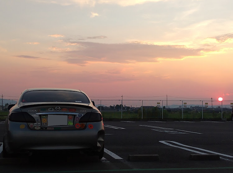 フーガの奈良県橿原市・スーパーの駐車場・夕陽🌇と夕焼け🌆・見ないで・・・(・・;)に関するカスタム事例の投稿画像3枚目