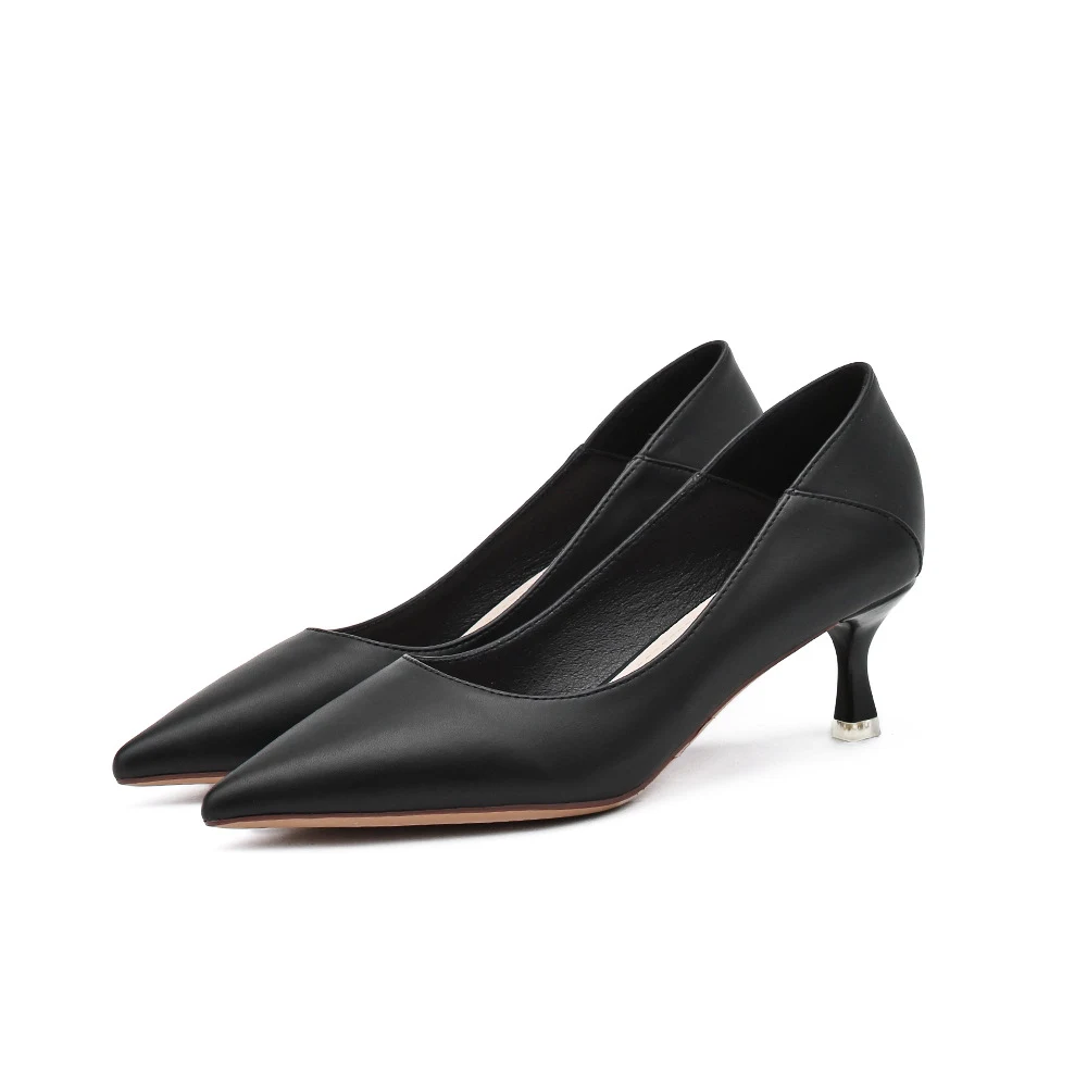 Title 2, Zapatos de tacón alto nude con punta fina, esti...