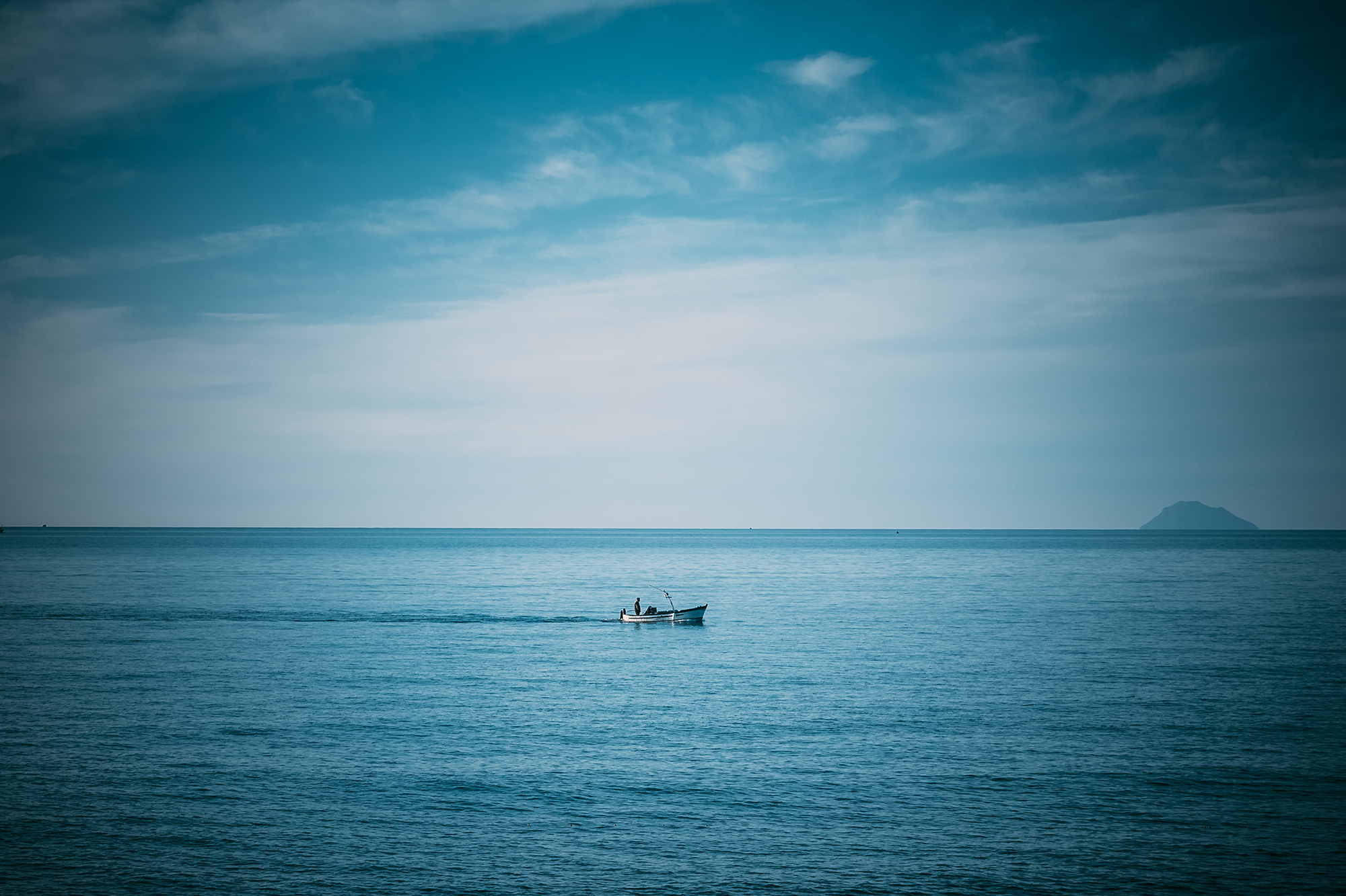 Blue boat di MDB Photo