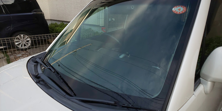 ヴィッツのフロントガラスのウロコ取りとコーティング施工しました・他力本願の洗車に関するカスタム事例の投稿画像3枚目