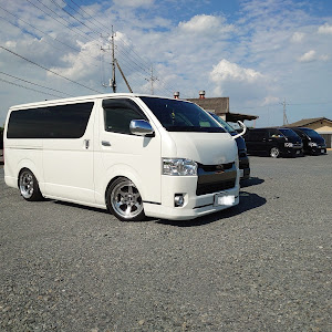 ハイエースバン TRH200V