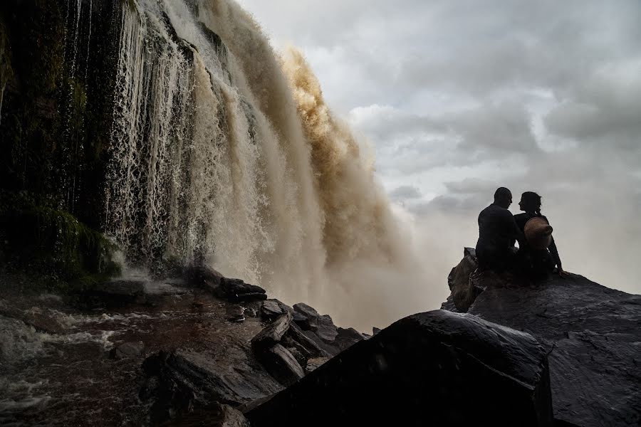 Fotógrafo de casamento Leonel Longa (leonellonga). Foto de 2 de dezembro 2019