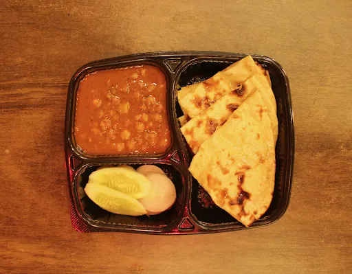 Chole Naan Combo