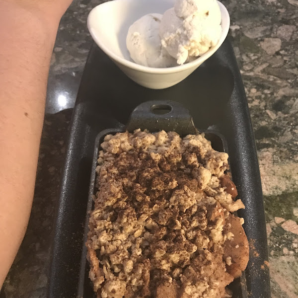 Warm apple crisp