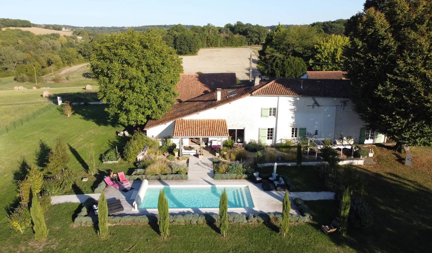 Maison avec piscine Bors de montmoreau