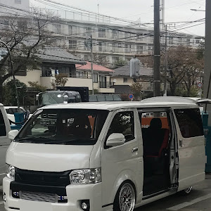 ハイエースバン TRH200K