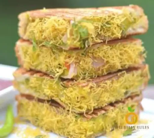 Chicken Bhujia Cheesy Sandwich