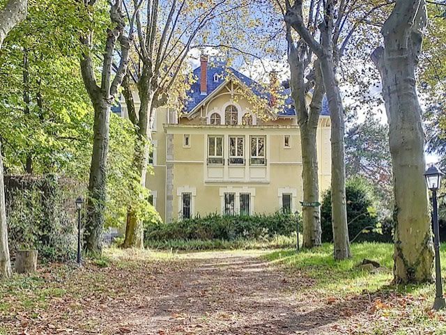 Vente château 14 pièces 665 m² à Saint-Julien-Molin-Molette (42220), 1 596 000 €